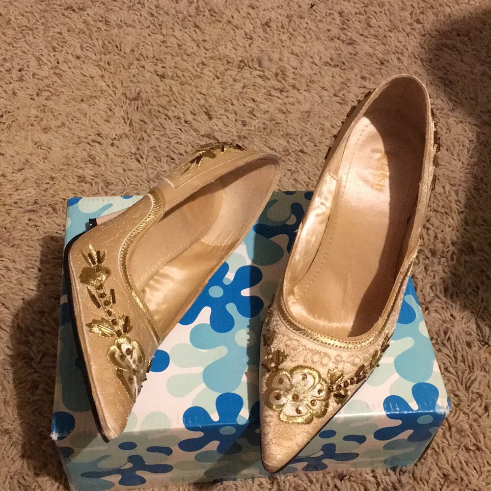Shoes - Picture 2 of 3
